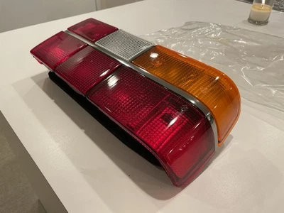 NOS 沃尔沃 140 / 164 尾灯总成 – 适合 1973–1974 144 164 – 原始设备制造商 — 第 1/4 张图片