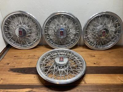 Juego de 4 tapacubos Oldsmobile Cutlass Supreme Wire 1978-1988 muy buen estado Foto 1 de 4