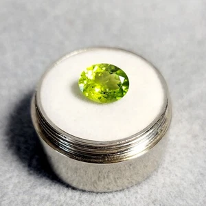 Gema ovalada facetada peridoto verde manzana cortada a mano natural; 2,68 quilates; 10x8 mm; Arizona - Imagen 1 de 9