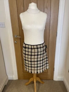DAKS SKIRT 100% WOOL-SIZE 12 - Picture 1 of 11