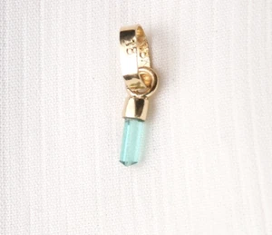 Ciondolo cristallo naturale smeraldo colombiano 0,18 cts oro 18 carati forma tubolare muzo - Foto 1 di 16