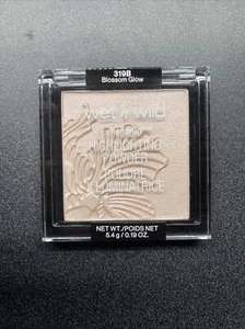 Wet n Wild, MegaGlo Highlighting Powder #319B Blossom Glow. - Picture 1 of 2