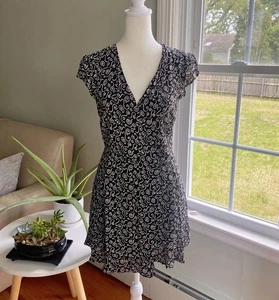 Reformation Radley Wrap Dress Black White Swirl Size Medium Cap Sleeve Boho Chic - Picture 1 of 7