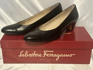 Salvatore Ferragamo klassische schwarze Damen-Lederschuhe Pumps Absatz 7,5 AAA - Bild 1 von 7