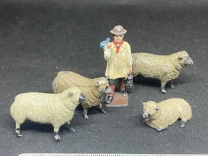 Shepherd Boy With Blue Lantern By Britains  (blue 492) Plus Sheep - Picture 1 of 11