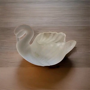 TWO's COMPANY Frosted Glass Swan Candle Holder - Picture 1 of 5