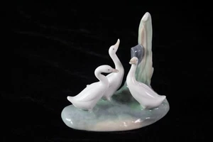 VINTAGE LLADRO NAO DAISA CHEEKY DUCKS HANDMADE IN SPAIN - Picture 1 of 1
