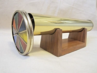 Caleidoscopio vintage de latón macizo de los años 80 2 ruedas de vitral base de madera 13" de largo Foto 1 de 4