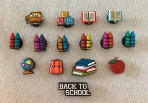 CIONDOLI SCUOLA JIBBITZ SCUOLA SCARPA PASTELLO JIBBITZ LIBRO JIBBITZ ZOCCOLI CHARMS - Foto 1 di 16