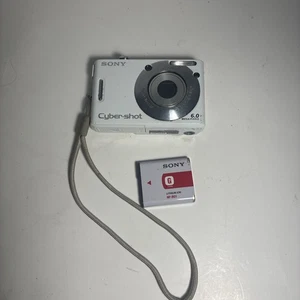 Sony Cyber-Shot DSC-W30 Digital Camera 6MP 3x Zoom Digicam (UNTESTED) - Bild 1 von 9