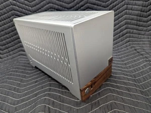 Fractal Design Terra Mini ITX PC Case | Wood Walnut Front Panel | FD-C-TER1N-02 - Afbeelding 1 van 19