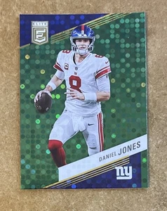 2023 Panini Donruss Elite Daniel Jones Green Disco Prizm #23 New York Giants - Bild 1 von 2