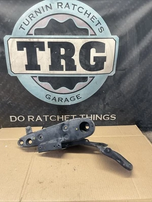 11-22 Infiniti M56 Q50 Q60 Rear Left Side Suspension Stay Bracket 55452-1MA0C - Image 1 of 4