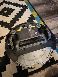 Shark ION 720 Silver Robot Vacuum Cleaner - Picture 1 of 2
