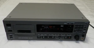SONY PCM-2700 PRO DAT PLAYER RECORDER - Picture 1 of 4