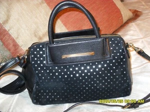 B BRIAN ATWOOD SCHWARZ LEDER & WILDLEDER CROSSBODY TASCHE HANDTASCHE PERFORIERTE STERNE - Bild 1 von 12