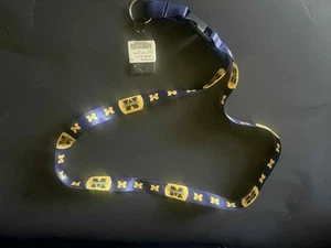 LA UNIVERSIDAD DE MICHIGAN WOLVERINES CORDÓN DESMONTABLE GO AZUL Y MAÍZ NUEVO - Imagen 1 de 5