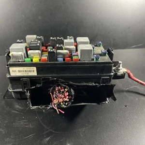 08-11 09 10 BUICK LUCERNE CADILLAC DTS REAR FUSE PANEL JUNCTION BOX 13697145 OEM - Picture 1 of 4