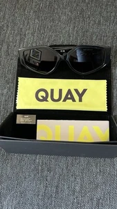 QUAY - Hot Gossip - Black Frame / Smoke Lens - Picture 1 of 9