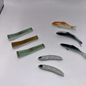 Set of 8 Vintage Japanese Porcelain Chopstick Rests - Picture 1 of 8