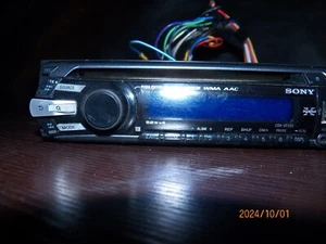 SONY XPLODE CDX-GT35U con cablaggio - Foto 1 di 3