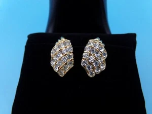 Vintage Signed Trifari Clip On Earrings - Goldtone & Rhinestone - 16 Stones Each - Picture 1 of 5