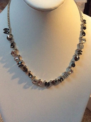 Collar frontal de piedra facetada metálica mixta Kenneth Cole® de $55 #421 Foto 1 de 4