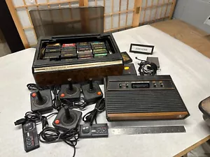 Console Home Videogioco Atari 2600 Vintage Con 45+ Giochi 4 Controller GUARDA! - Foto 1 di 13
