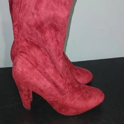 Шикарные красные замшевые сапоги на каблуке - Изображение 1 из 4