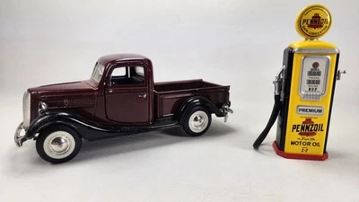 Lot of 2 Superior 1937 Ford Pick up Truck, 1/34, SS5607 Die cast gas Pump - Image 1 of 4
