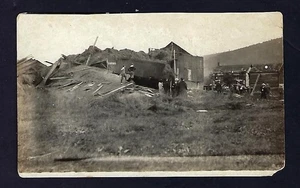Postal c1924 RPPC, secuelas de un tornado en Conklin Center, Nueva York. Desastre de granero - Imagen 1 de 2