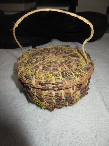 WOVEN GRASS BASKET - HANDMADE Cover