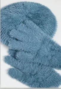 SET GUANTI E BERRETTI Lele Sadoughi finti angora fuzzy blu cielo polveroso NUOVO - Foto 1 di 16
