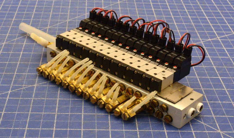 040M16A (ASSY) / CONJUNTO DE COLECTOR DE BLOQUE CON 8 A040E1-34W /KOGANEI Foto 1 de 4