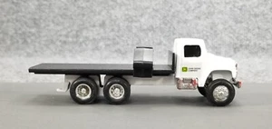 Vintage Ertl 1:64 IH international 10 wheel flatbed farm JOHN DEERE - Picture 1 of 11