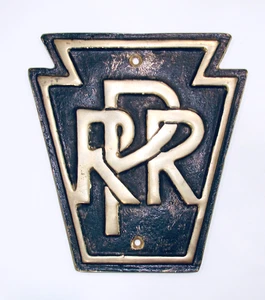 Vintage Messing & Emaille "PRR" PENNSYLVANIA EISENBAHN SCHLÜSSELSTEIN ZUG PLAKETTE - Bild 1 von 4