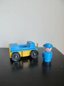 Fisher Price Little People Flughafen Straßenbahn Gepäckwagen & Arbeiter 70er Jahre Vintage blau - Bild 1 von 3