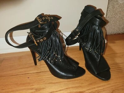 Zapatos de salón Burberry para dama talla 37,5 de cuero negro con tiras de aguja y flecos Foto 1 de 4