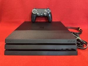 Pacchetto console Sony PlayStation 4 PRO PS4 1 TB 4K con controller wireless + gioco - Foto 1 di 15