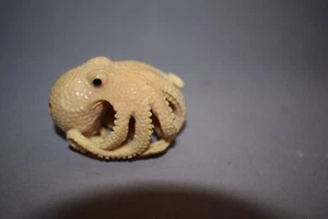 Ośmiornica, Japonia, orzech taguana, podpisana, 55mm - Zdjęcie 1 z 7