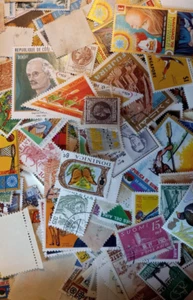 100 Vintage Stamps - from the 1840s to the 1980s - Picture 1 of 7