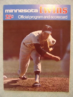 1971 Minnesota Twins Official Program & Score Card VERY NICE - Image 1 of 4