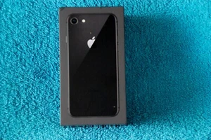 Apple iPhone 8 64GB Space Grey Empty Mobile Phone Retail Box Only - as pictured - Zdjęcie 1 z 7
