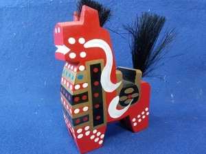Zodiaco Caballo Juguete de Madera Reiwa 8º Año Rojo Blanco Oro Negro... - Imagen 1 de 9