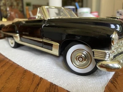 Cadillac Coupe De Ville 1949 Road Legends escala 1:18 Foto 1 de 4