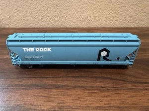 Accurail HO Scale Rock Island The Rock Covered Hopper w/Metal Wheels & KDs - Picture 1 of 5