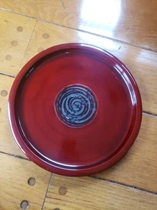 Piatto giapponese Kamakura-bori in legno laccato rosso 14 pollici - Foto 1 di 15