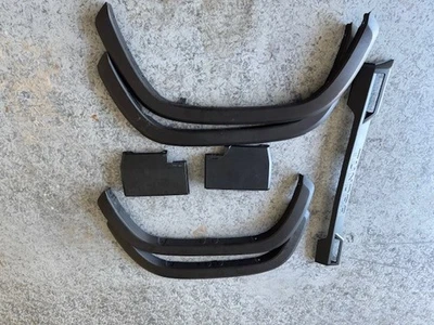 Toyota Tundra 2024 - Juego de molduras exteriores - Rejilla delantera  Foto 1 de 4