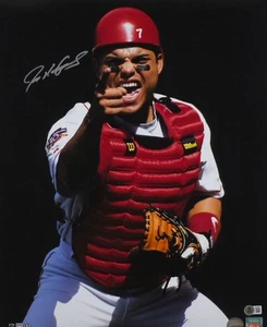 Ivan Rodriguez Autographed Texas Rangers 16x20 Spotlight Photo - Beckett W Holo - Picture 1 of 2
