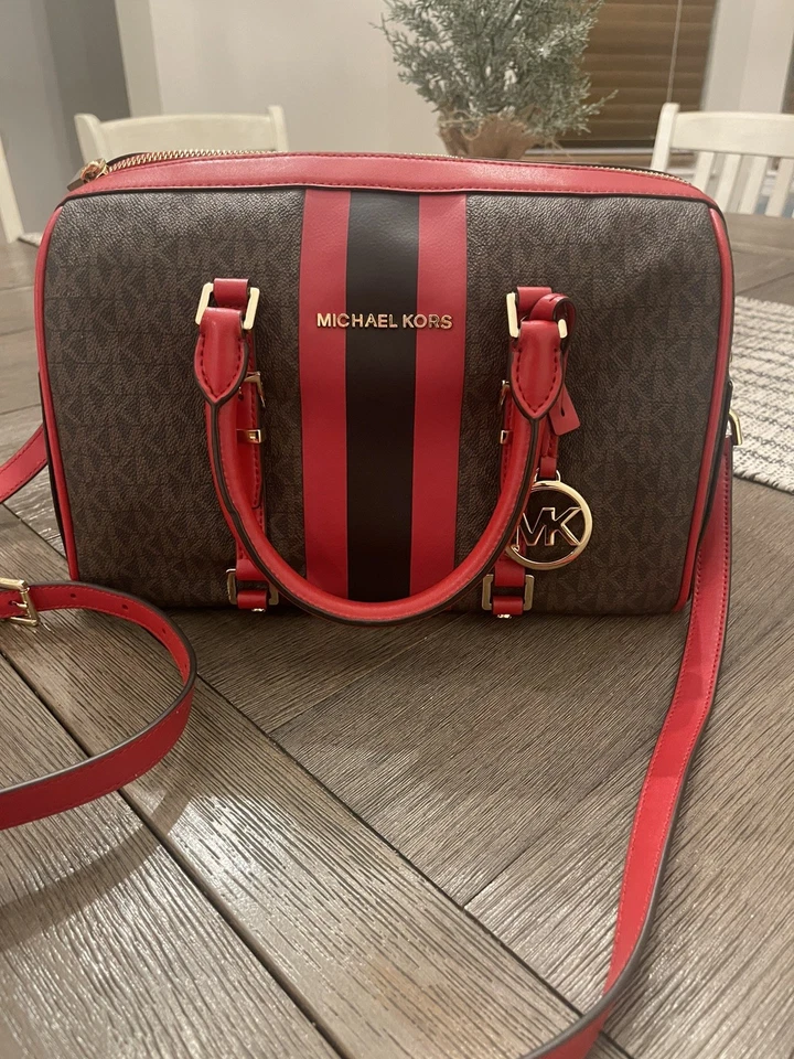 Cartera de viaje Michael Kors Bedford de cuero marrón/rojo/negro. Difícil de encontrar Foto 1 de 4